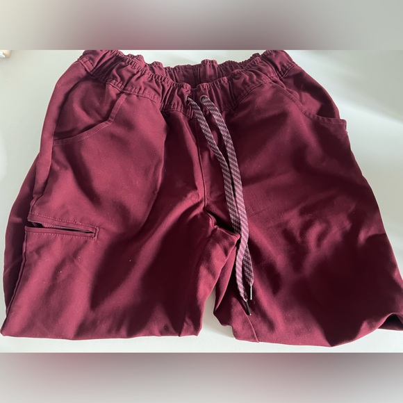 Jaanuu Maroon Scrub set - Picture 7 of 8